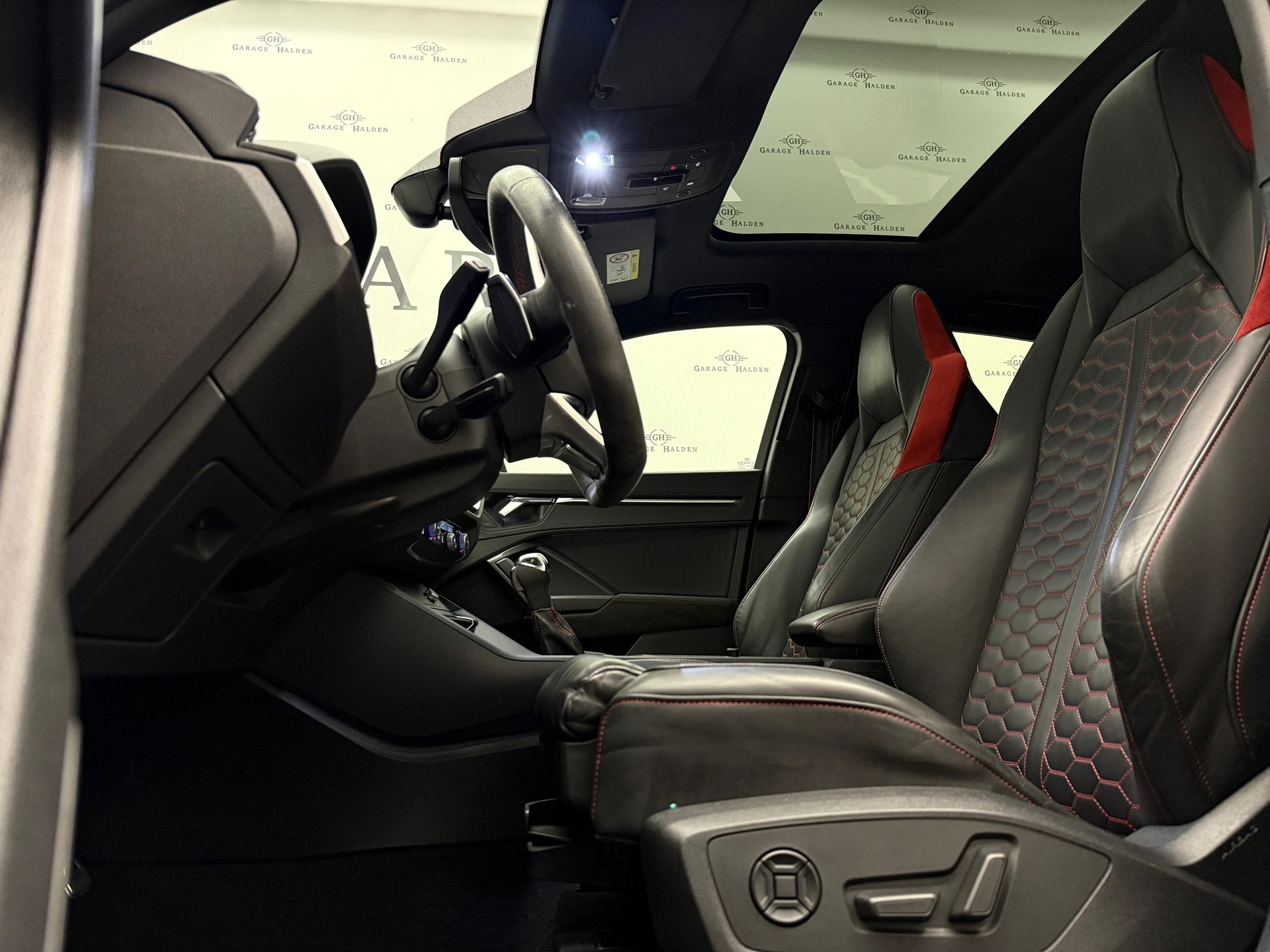AUDI RS Q3 Sportback 2.5 TFSI quattro S-Tronic-image-12
