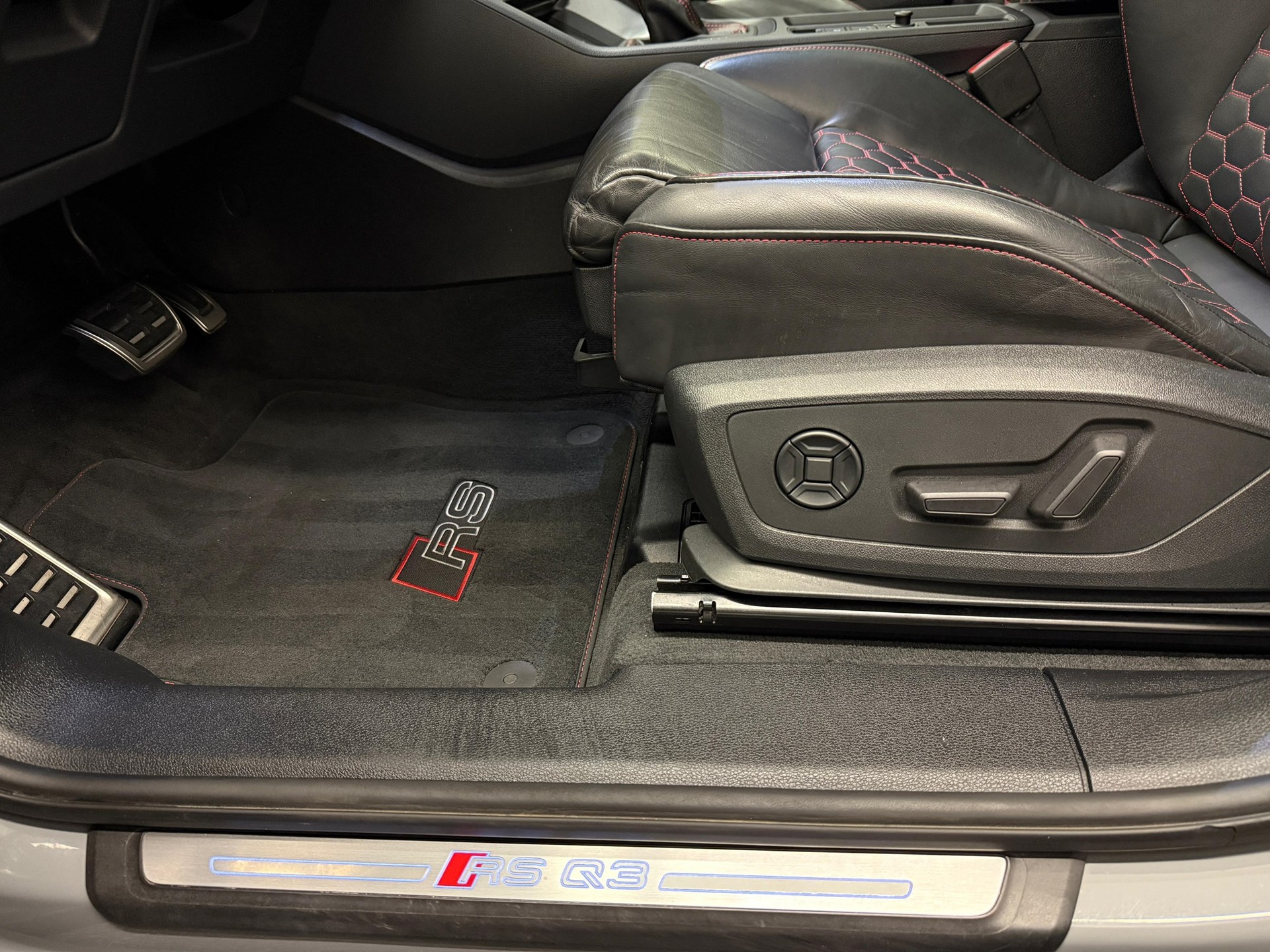 AUDI RS Q3 Sportback 2.5 TFSI quattro S-Tronic-image-13