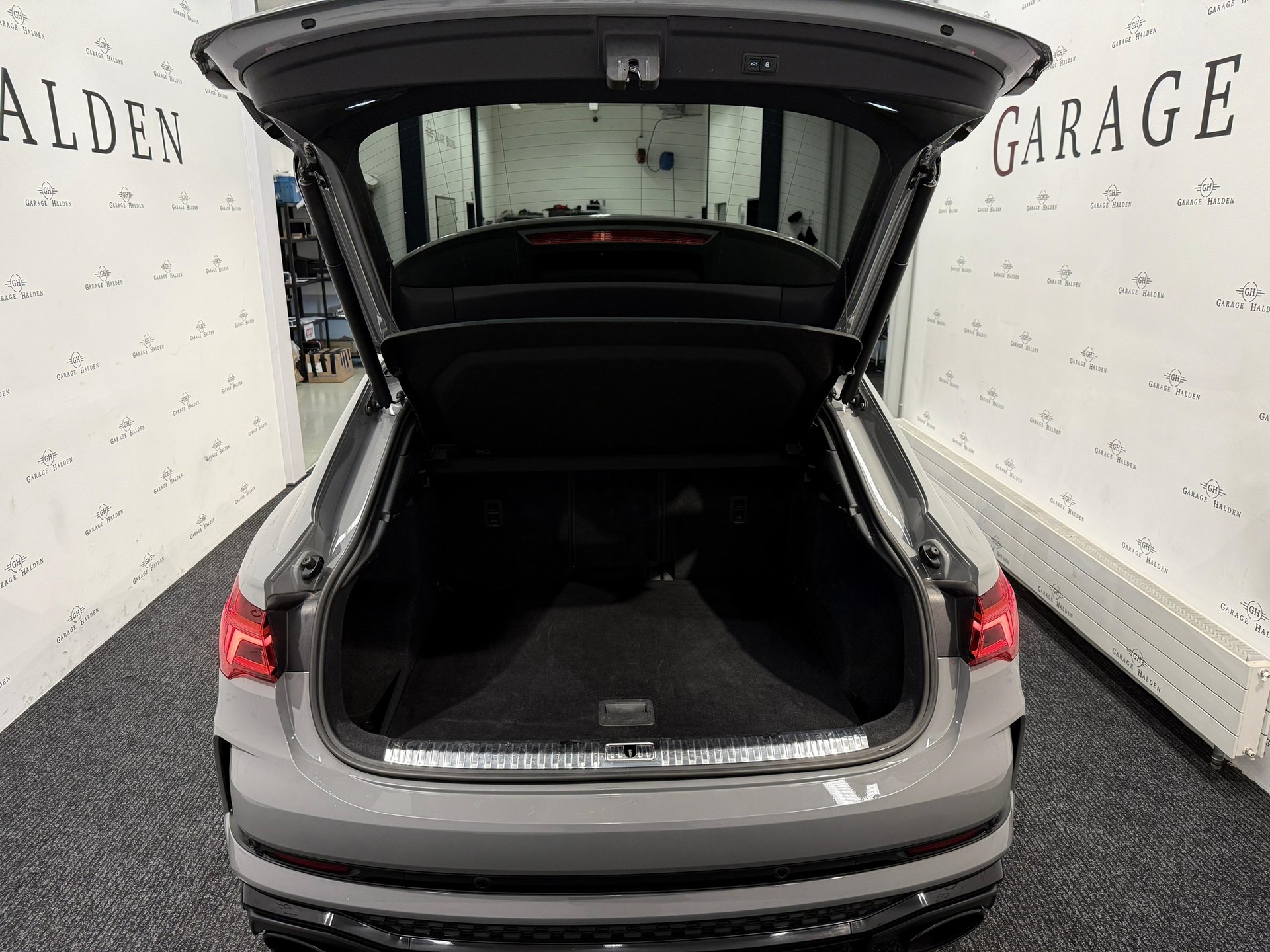 AUDI RS Q3 Sportback 2.5 TFSI quattro S-Tronic-showroom-element-3