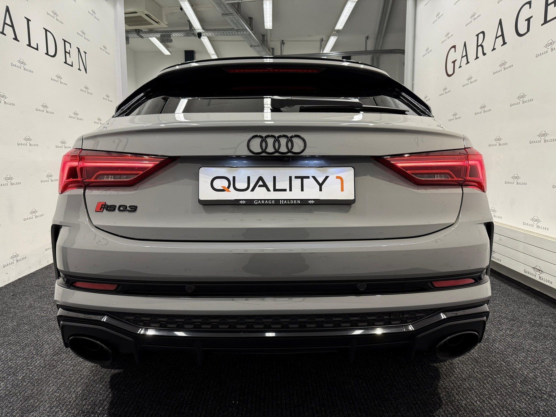 AUDI RS Q3 Sportback 2.5 TFSI quattro S-Tronic-image-4