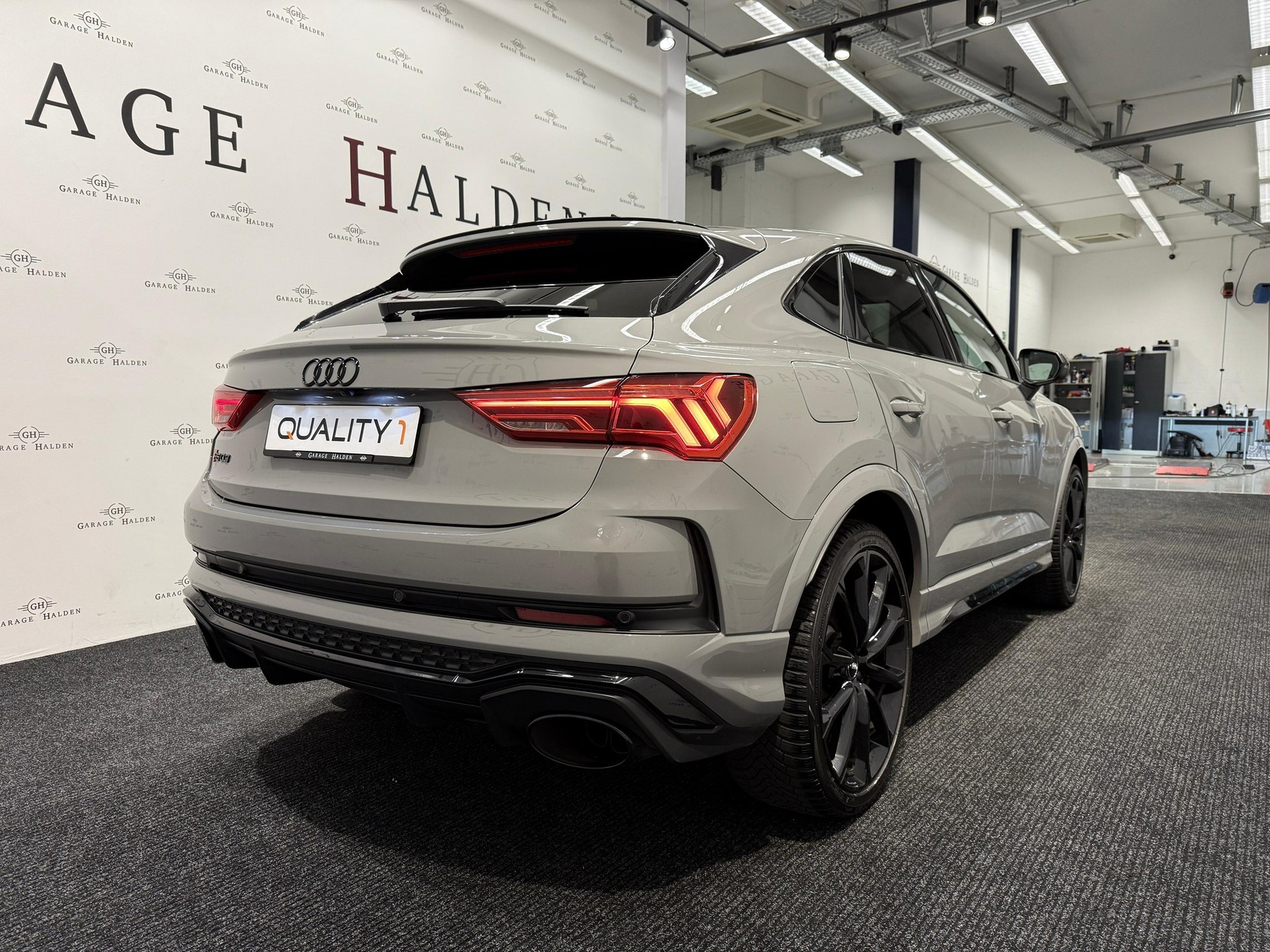AUDI RS Q3 Sportback 2.5 TFSI quattro S-Tronic-image-6