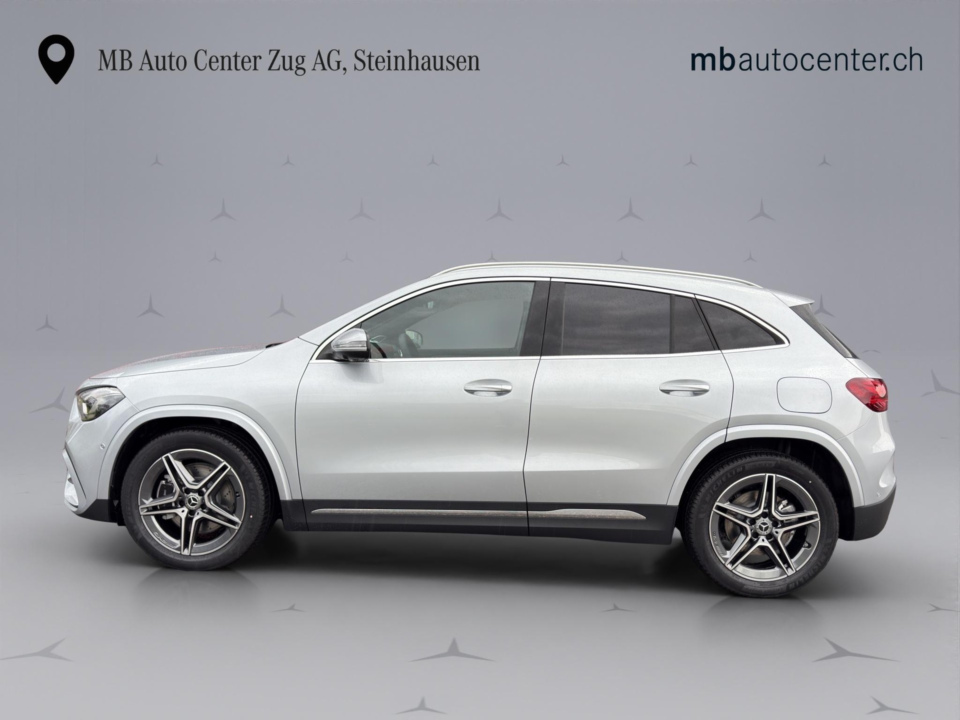 MERCEDES-BENZ GLA 250 Swiss Star AMG Line 4matic-showroom-element-1