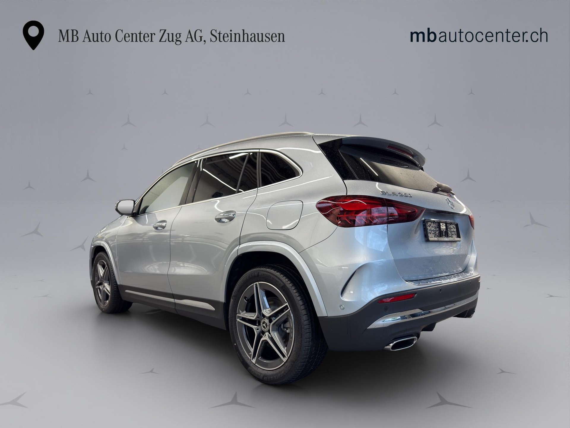 MERCEDES-BENZ GLA 250 Swiss Star AMG Line 4matic-showroom-element-2
