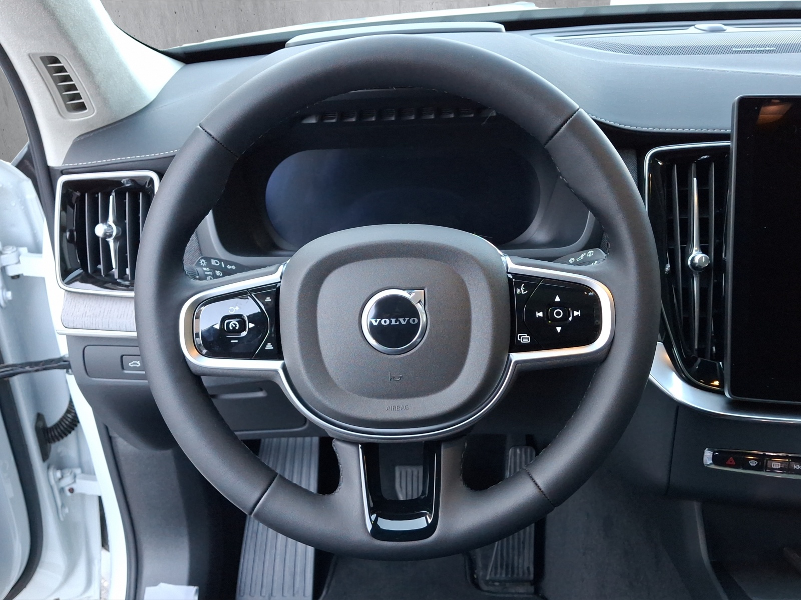 Image VOLVO XC90 XC90 T8 eAWD PluginHybrid Ultra Dark Geartronic