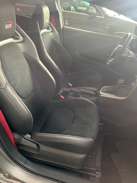 TOYOTA Yaris 1.6 GR Sport A-image-3