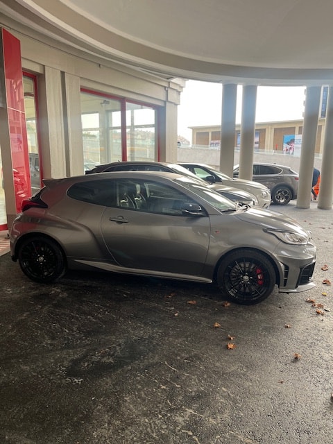 TOYOTA Yaris 1.6 GR Sport A-image-1