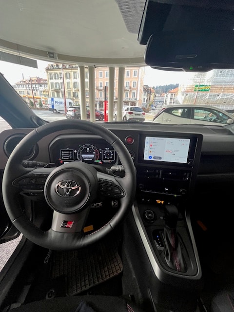 TOYOTA Yaris 1.6 GR Sport A-image-2