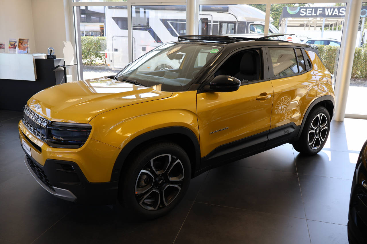 JEEP Avenger Summit (SUV / Geländewagen) Jeep JEEP Avenger Summit (SUV / Geländewagen)