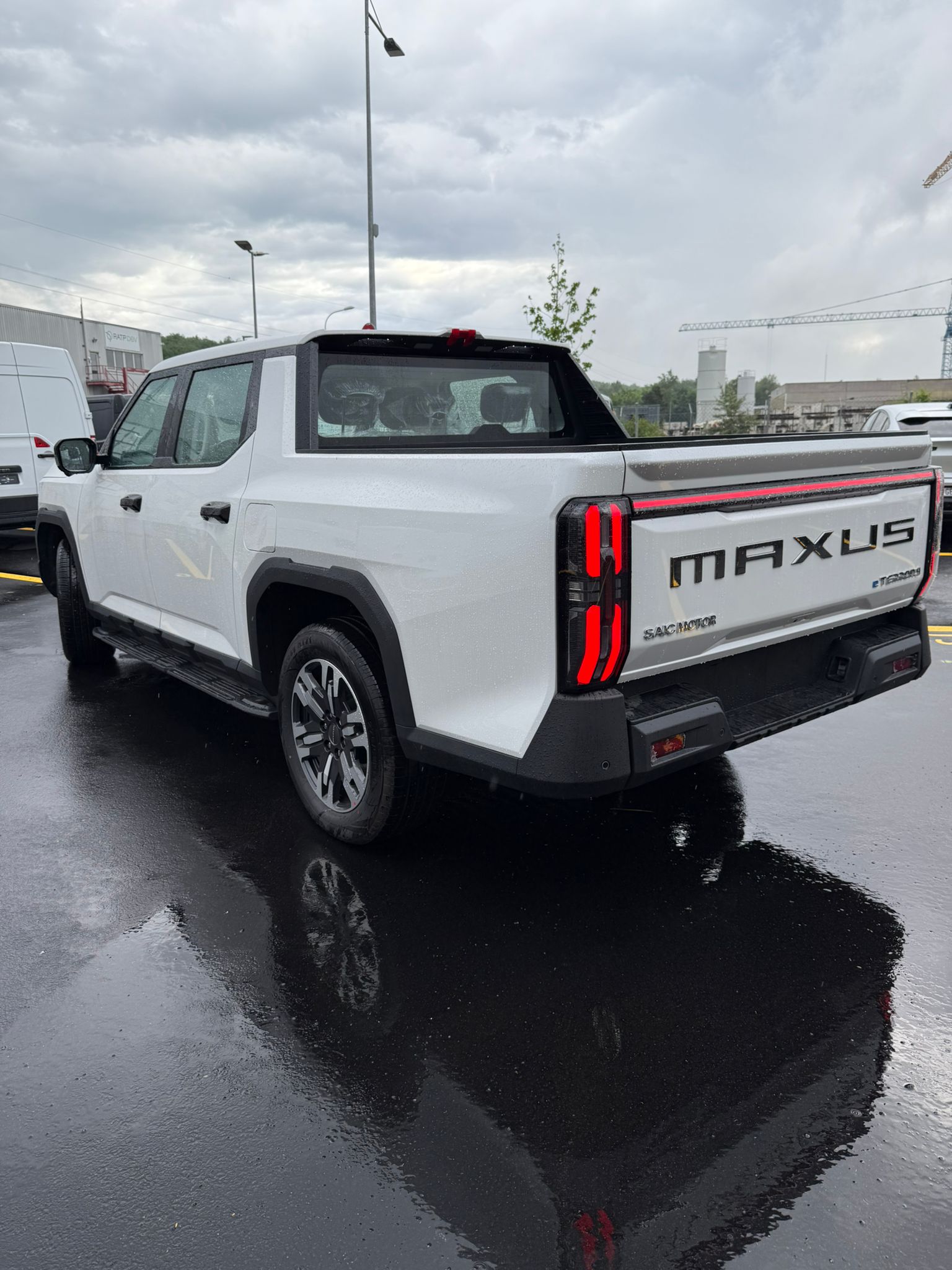 MAXUS eTerron 9 102kWh Premium-image-1