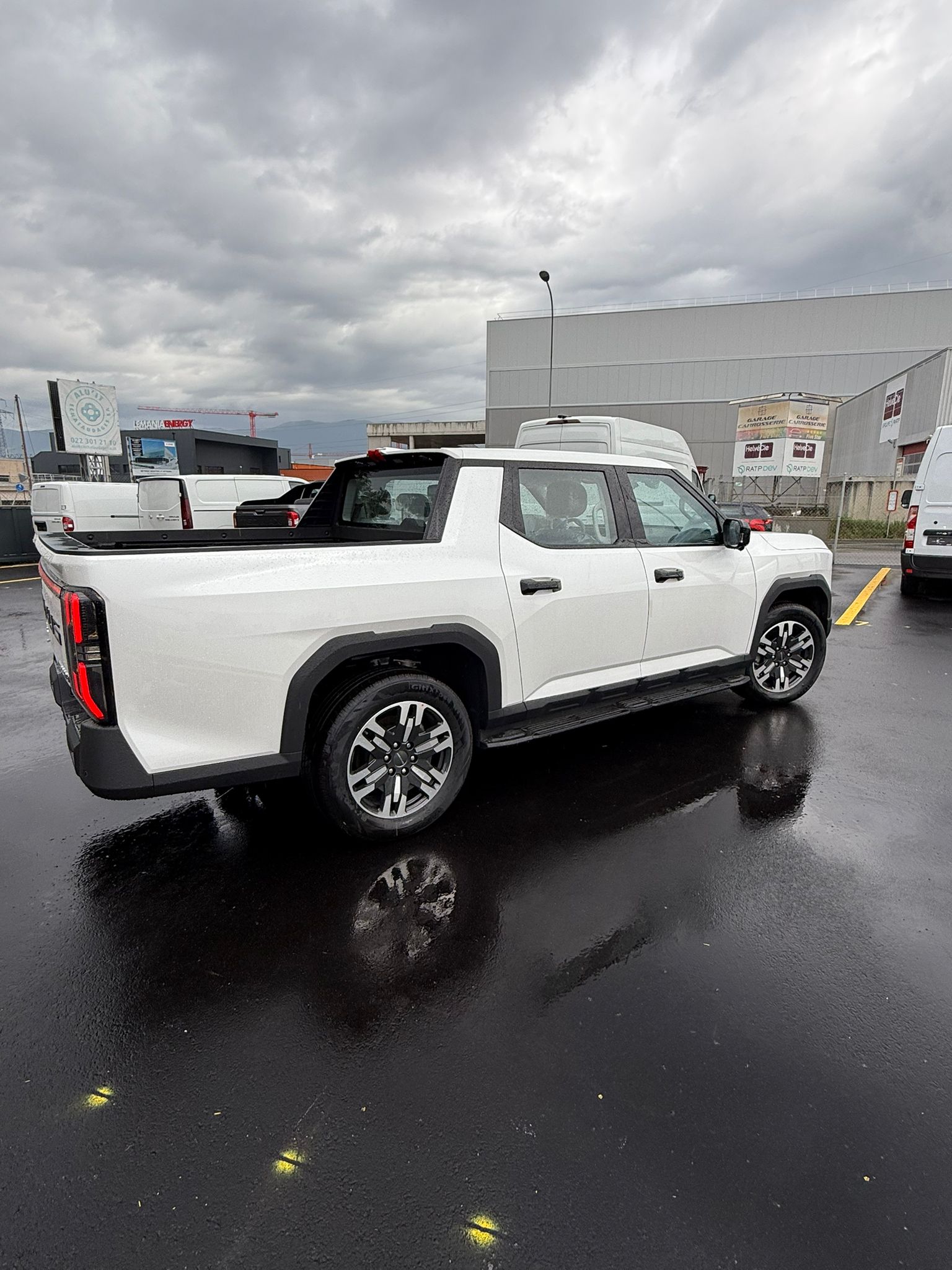 MAXUS eTerron 9 102kWh Premium-image-2