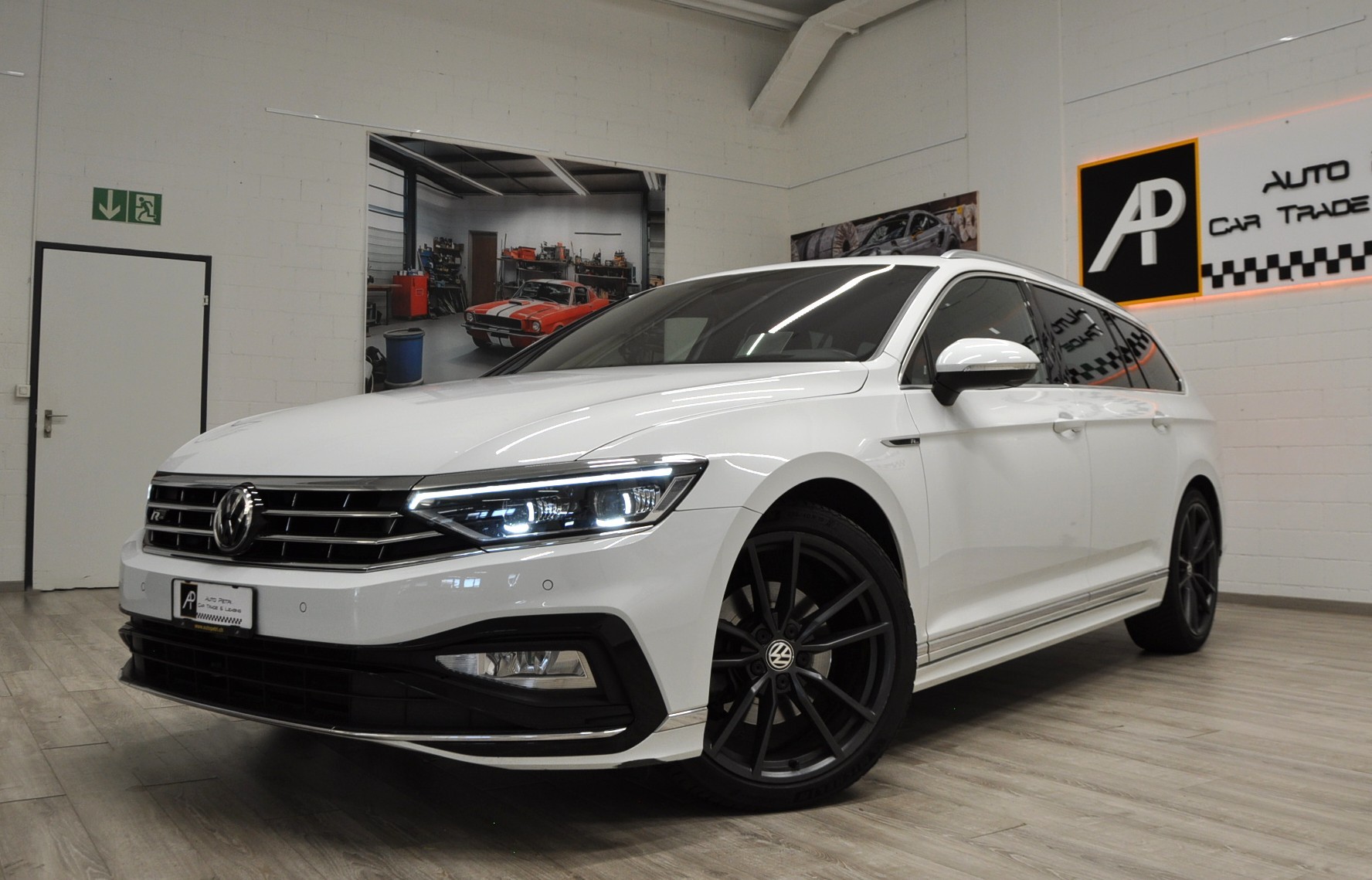 VW Passat 2.0 TDI BMT R- Line Elegance DSG-showroom-element-2
