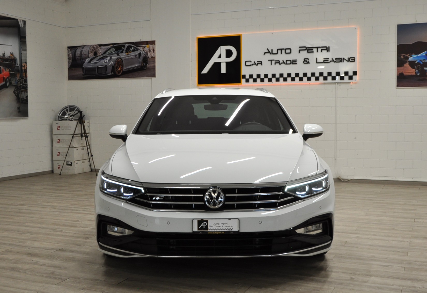 VW Passat 2.0 TDI BMT R- Line Elegance DSG-showroom-element-1