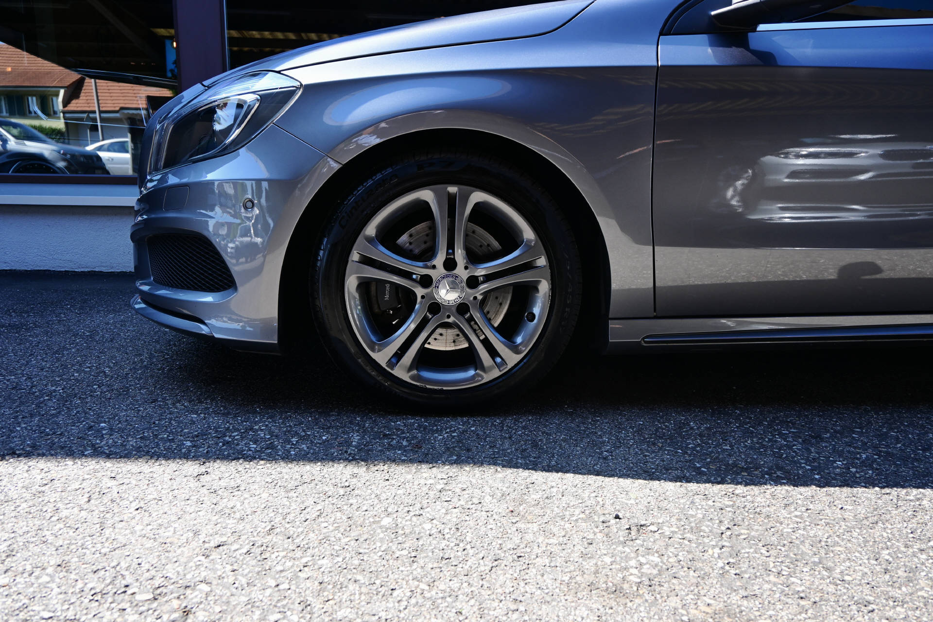 MERCEDES-BENZ A 220 AMG Line 4m-showroom-element-3