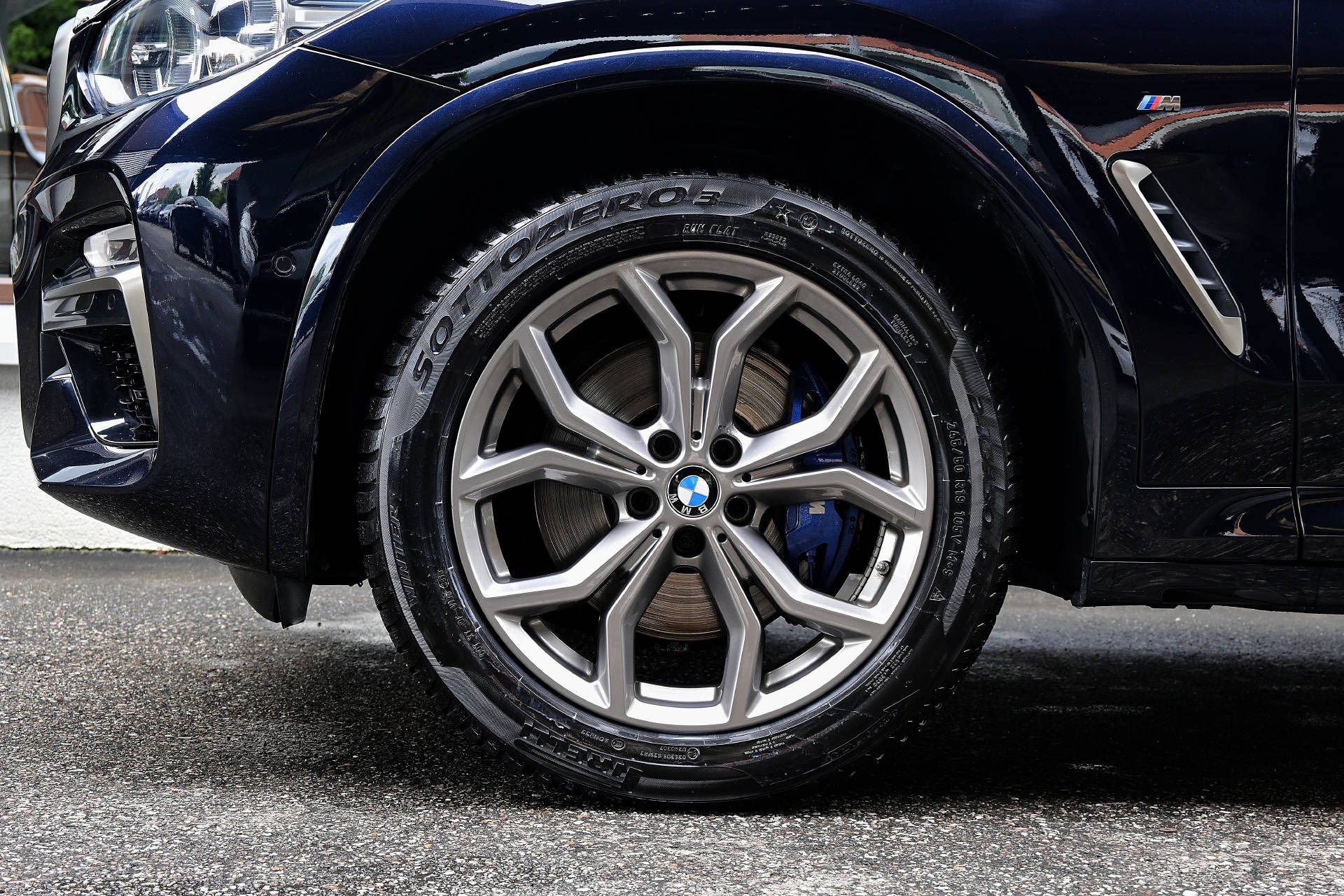 BMW X4 M40d-showroom-element-3