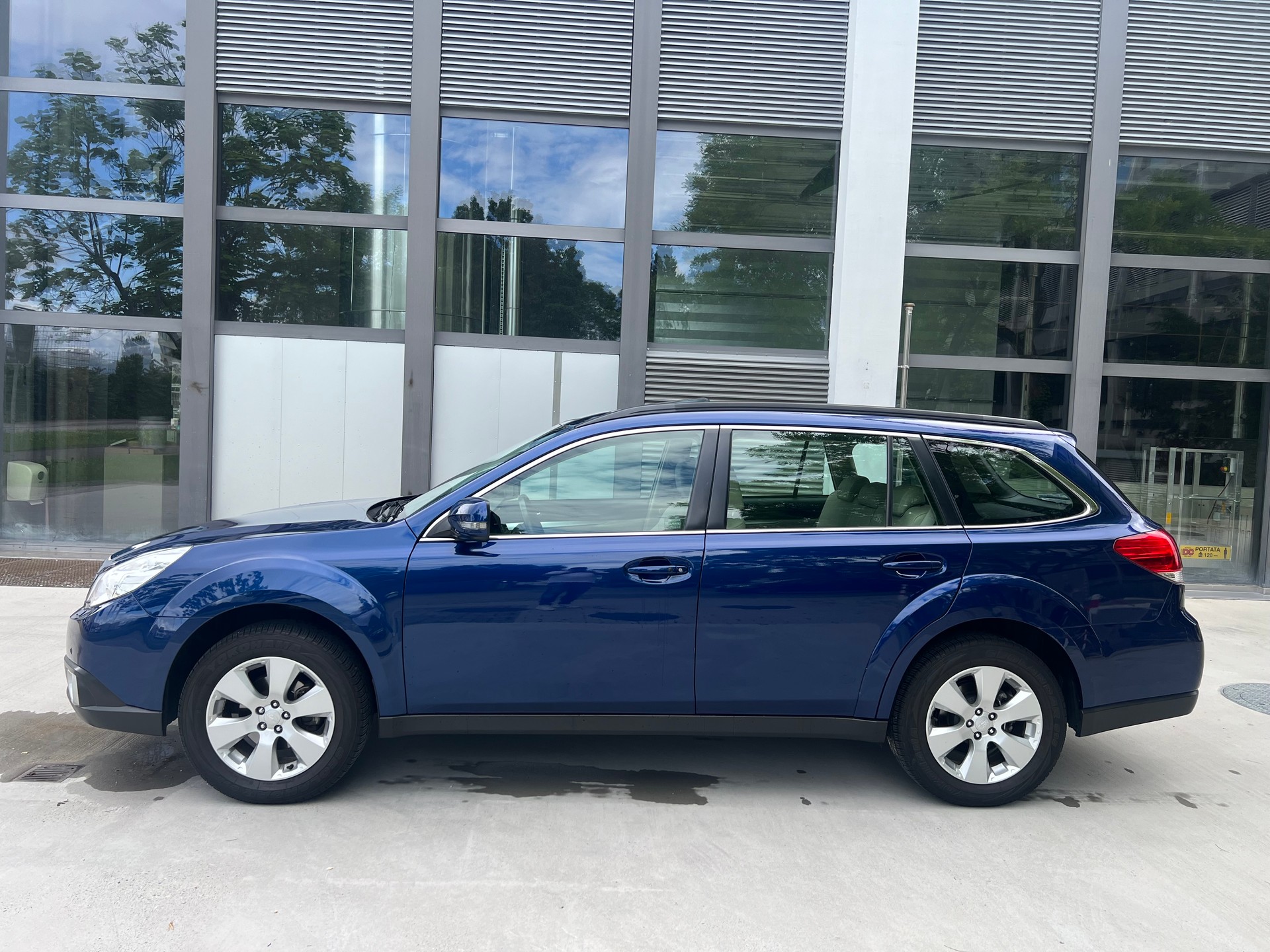 SUBARU Outback 2.5i Swiss AWD Lineartronic-showroom-element-1