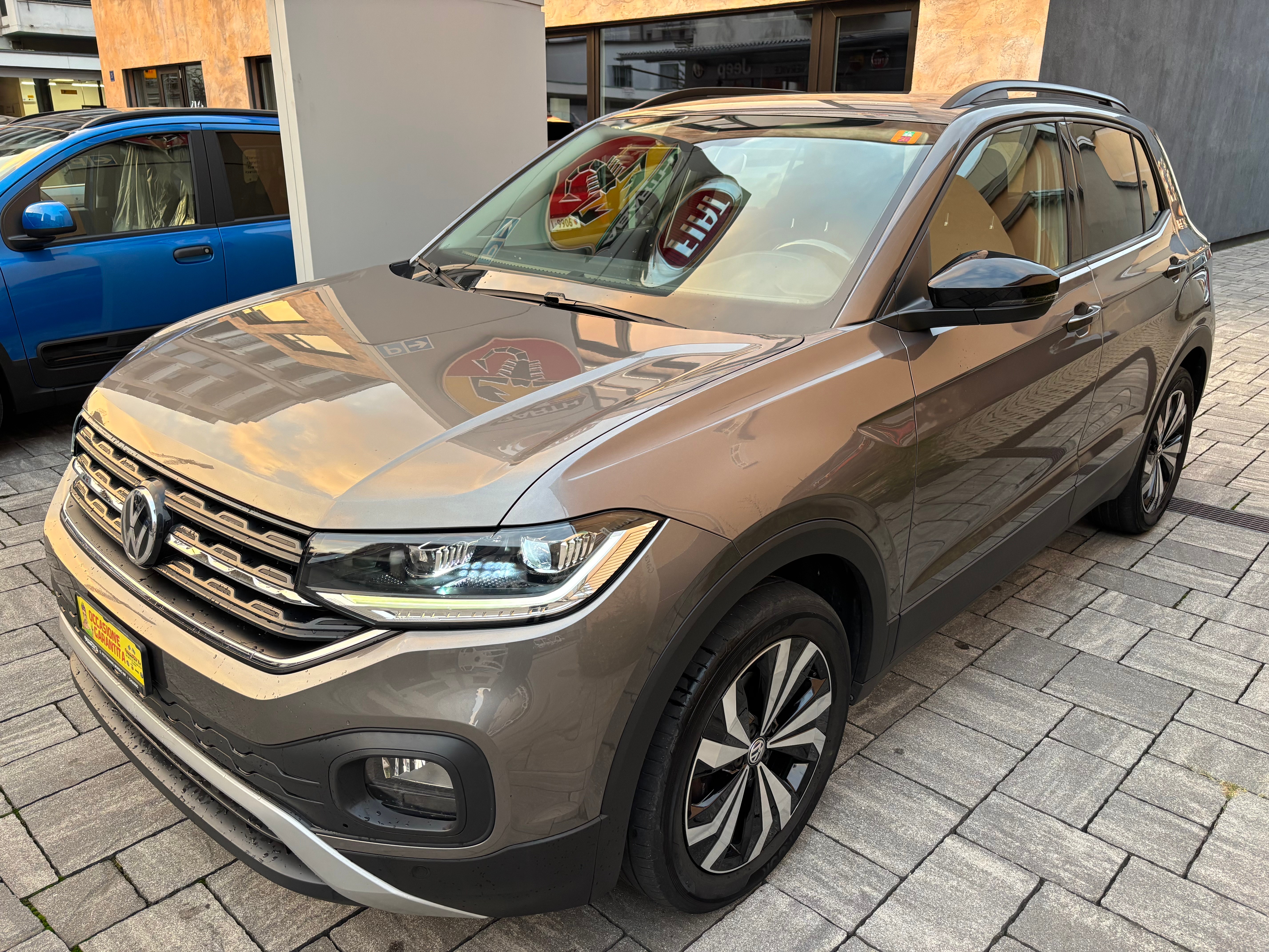 VW T-Cross 1.0 TSI Life (SUV / Geländewagen) VW VW T-Cross 1.0 TSI Life (SUV / Geländewagen)