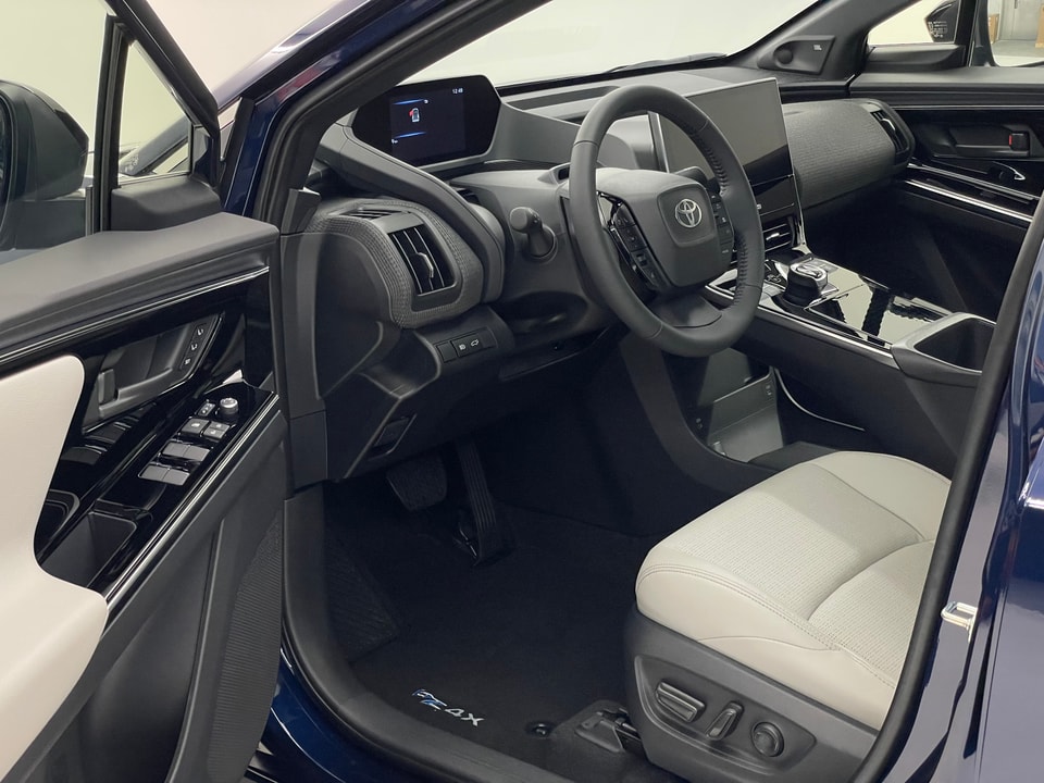 bZ4X Electric Premium AWD 11 kW OBC