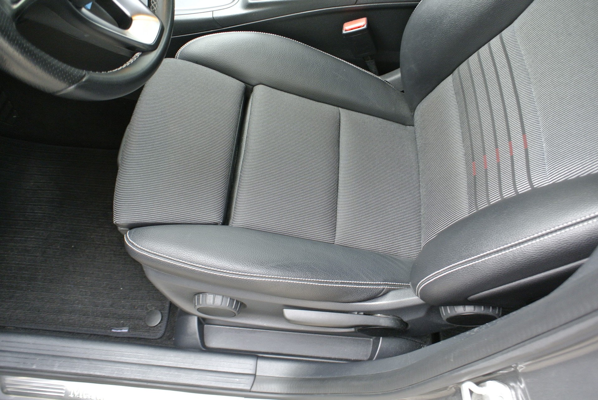 MERCEDES-BENZ B 220 CDI Urban 7G-DCT-image-18
