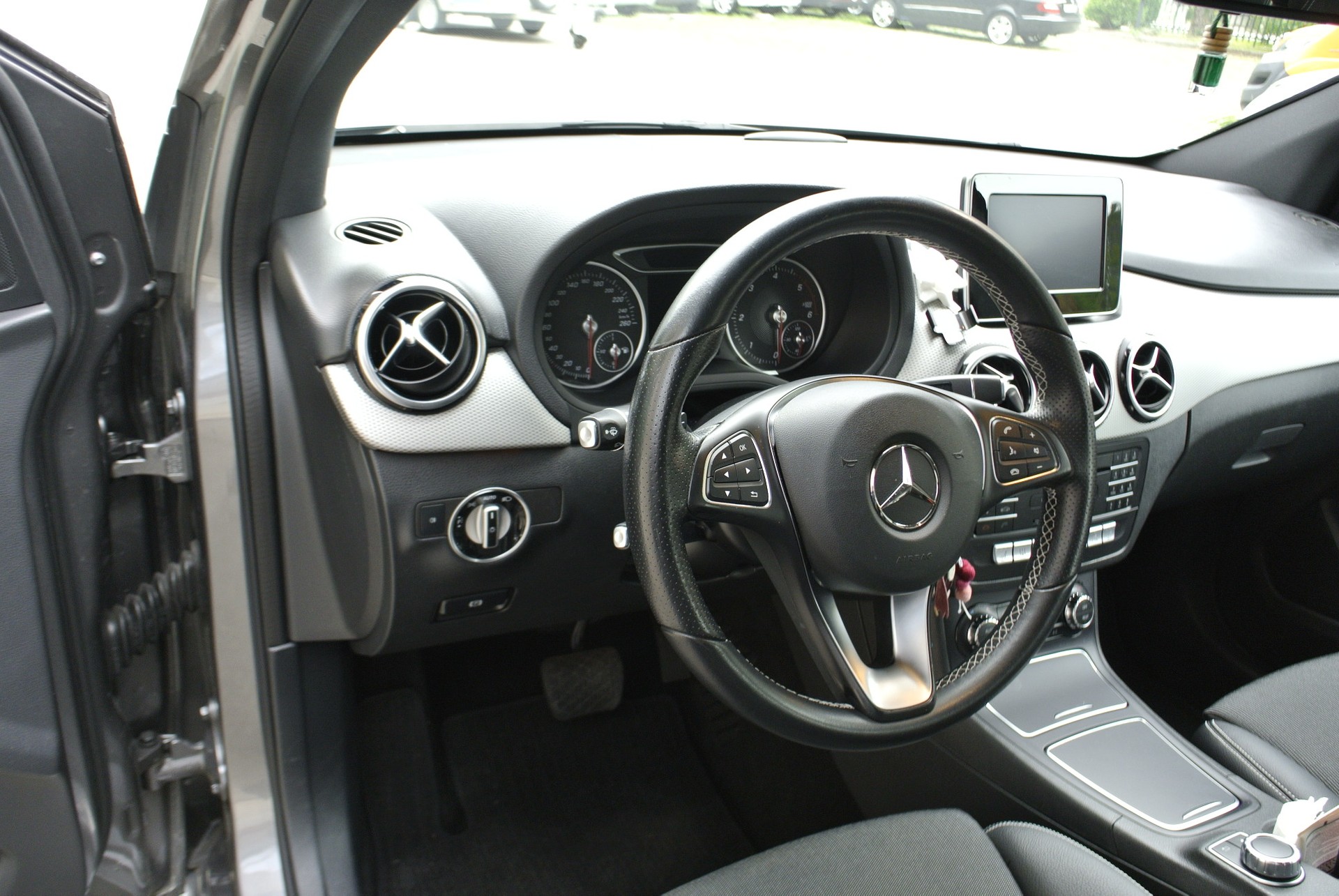 MERCEDES-BENZ B 220 CDI Urban 7G-DCT-image-19