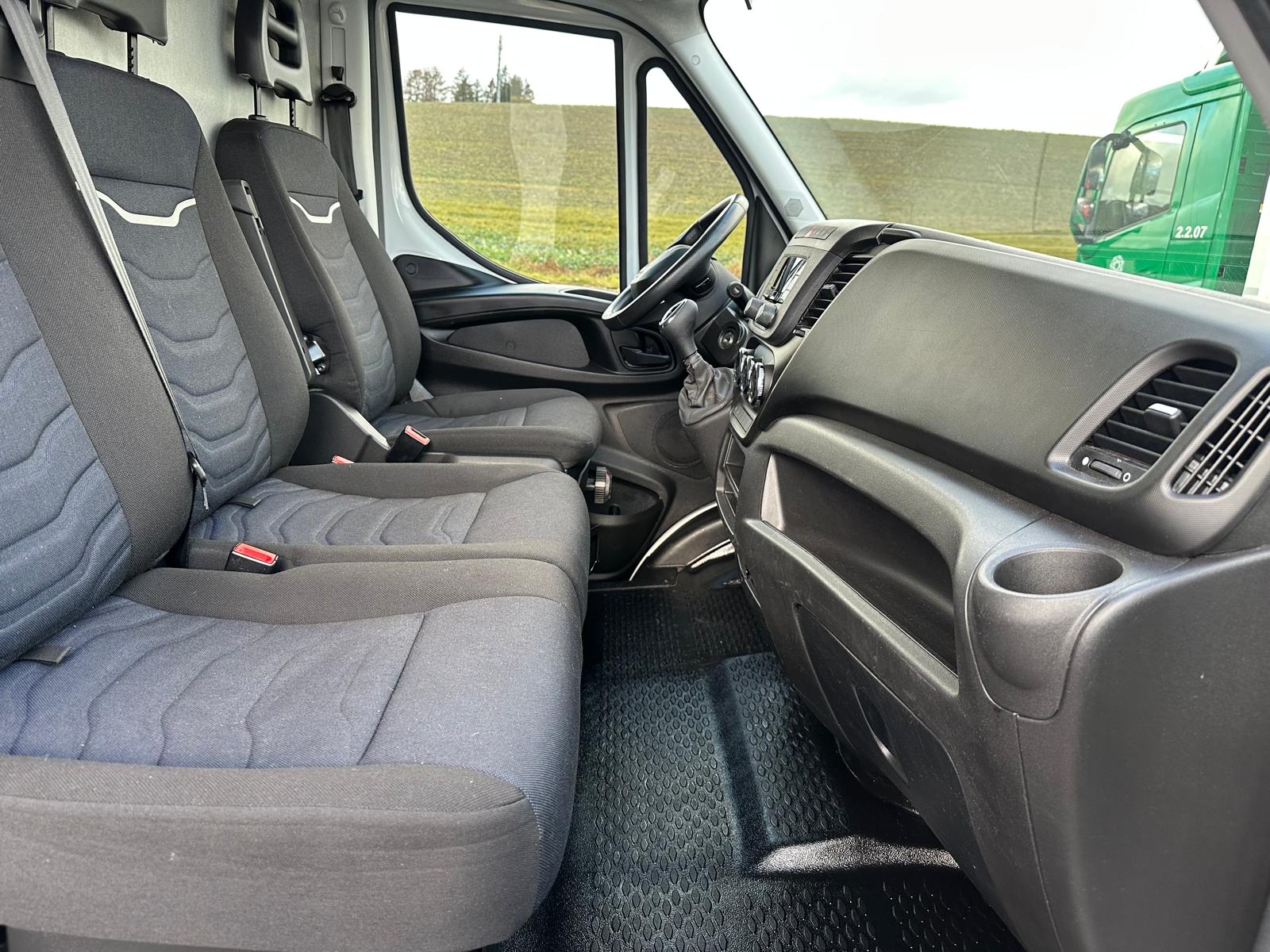 IVECO 35 S 16H A8 V-showroom-element-1