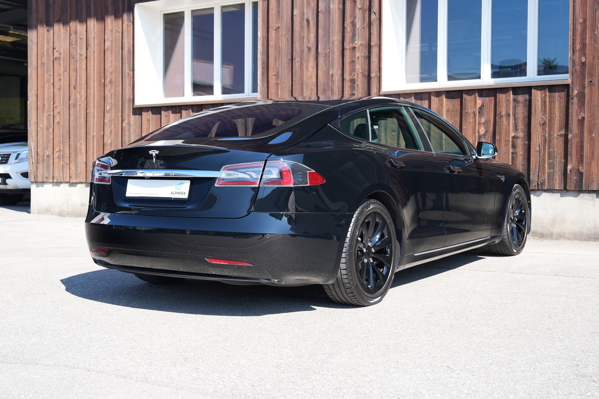 TESLA Model S 75 D-showroom-element-1
