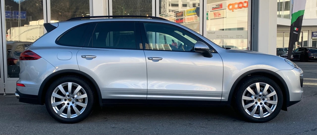 PORSCHE Cayenne S-showroom-element-1