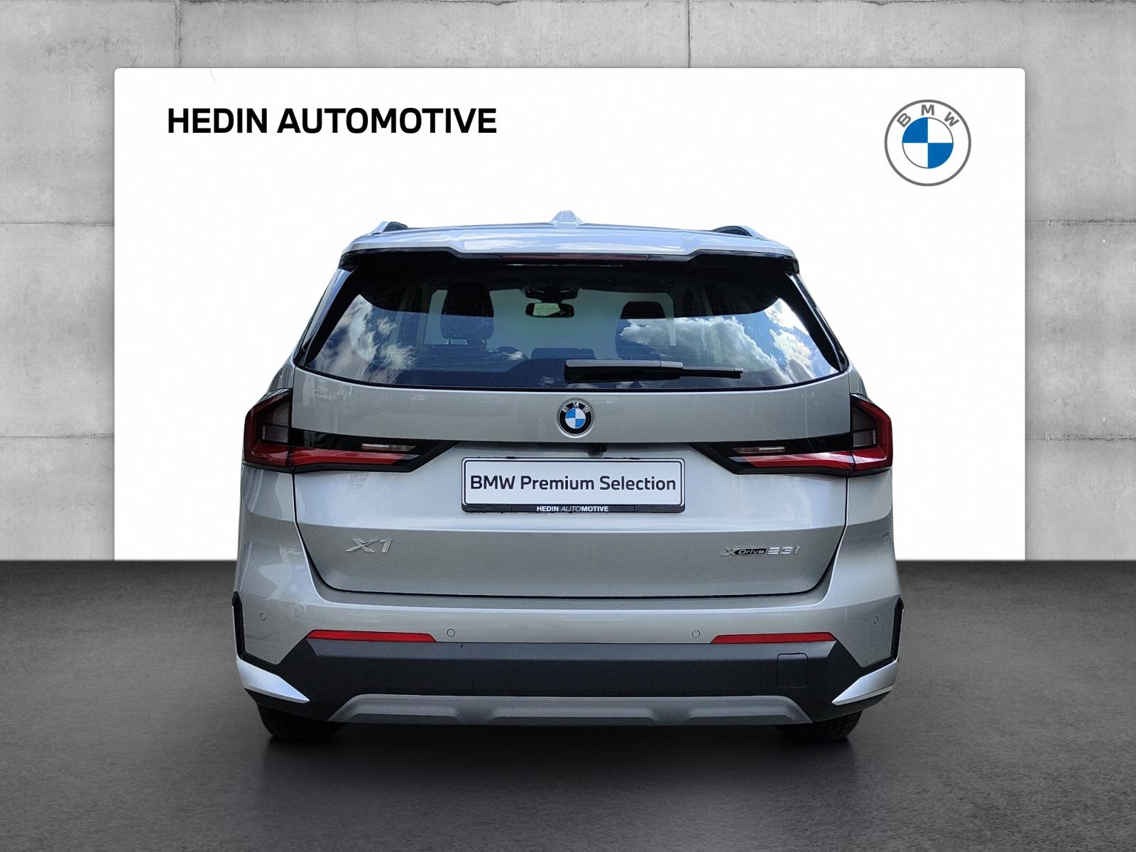 BMW X1 23i xDrive-showroom-element-3
