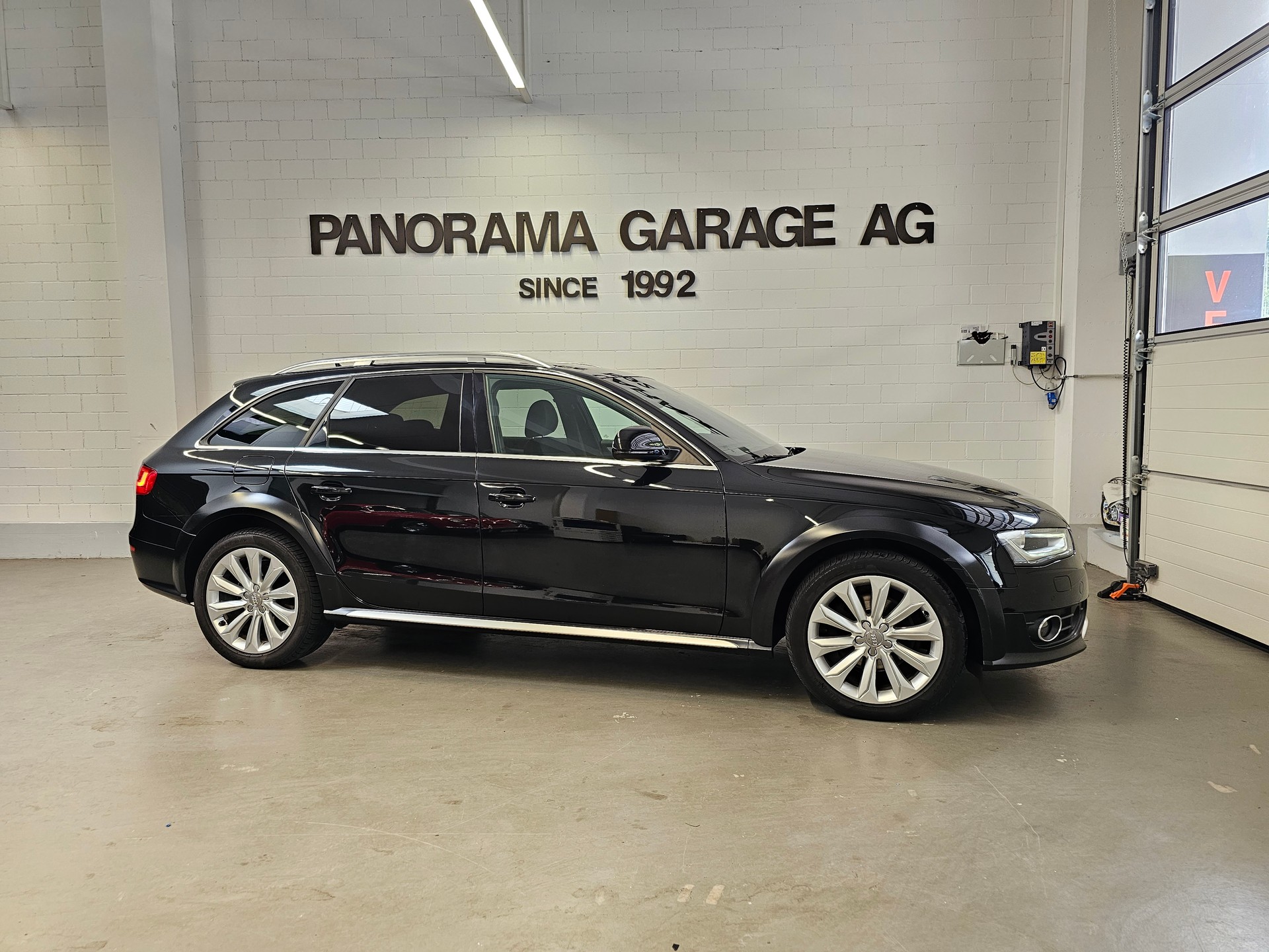 AUDI A4 allroad 2.0 TDI quattro S-tronic-showroom-element-1