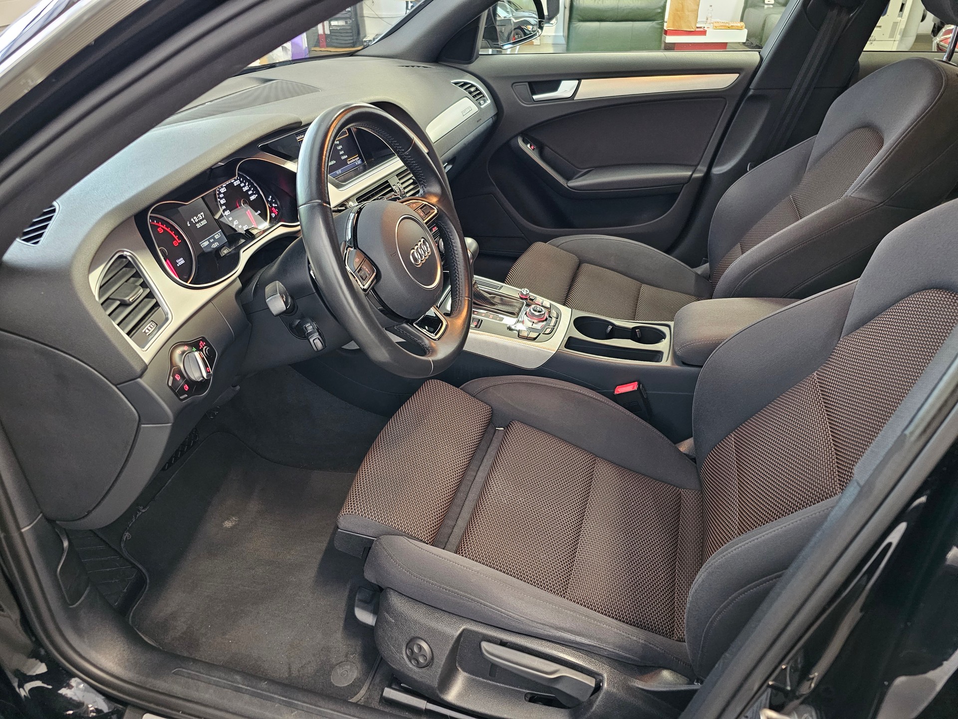 AUDI A4 allroad 2.0 TDI quattro S-tronic-showroom-element-3