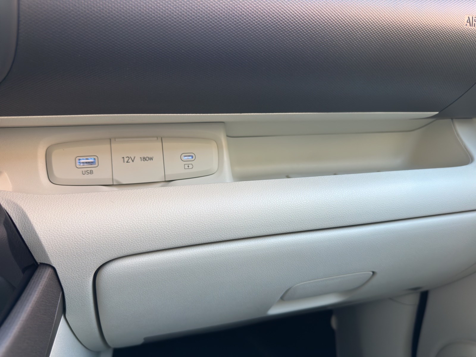 HYUNDAI Inster Electric Amplia 49kWh Heatpump-image-12