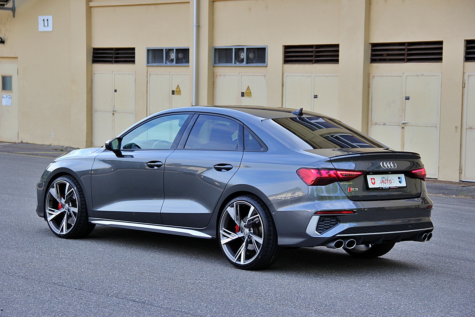 AUDI S3 SEDAN 2.0 TFSI quattro S-tronic-showroom-element-2