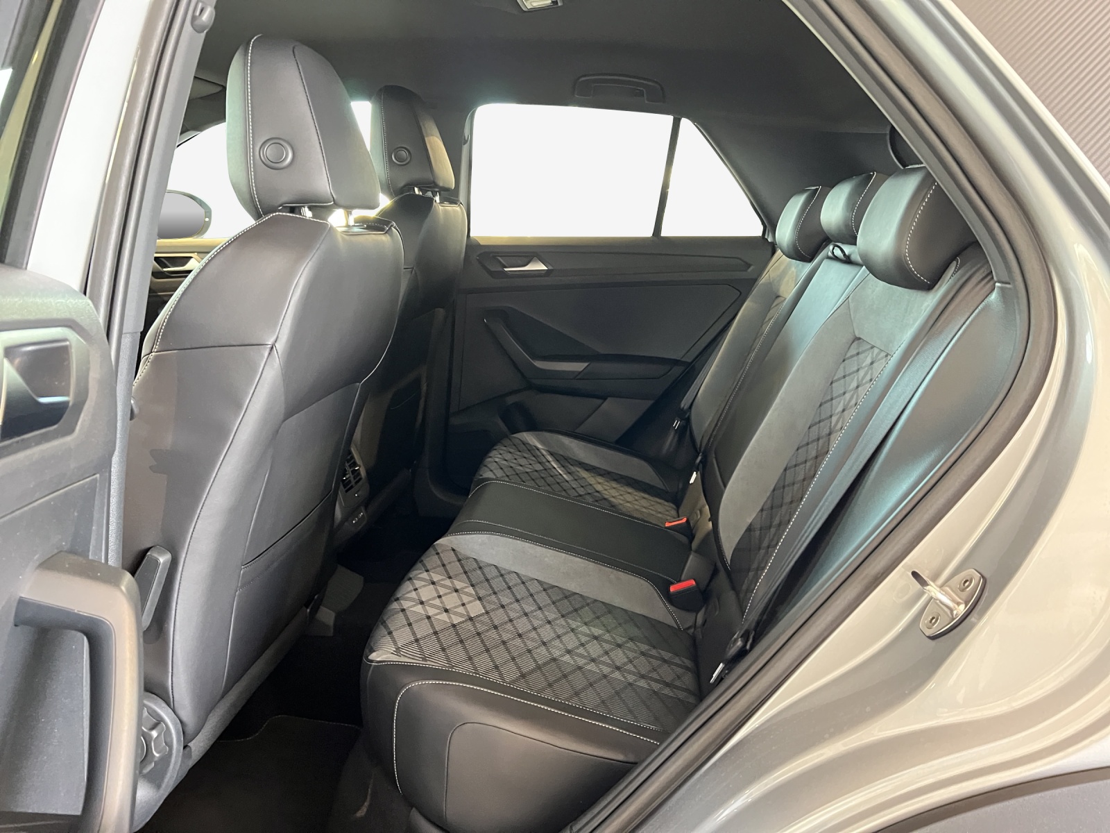 VW T-Roc 2.0 TSI R-Line DSG 4Motion-image-11