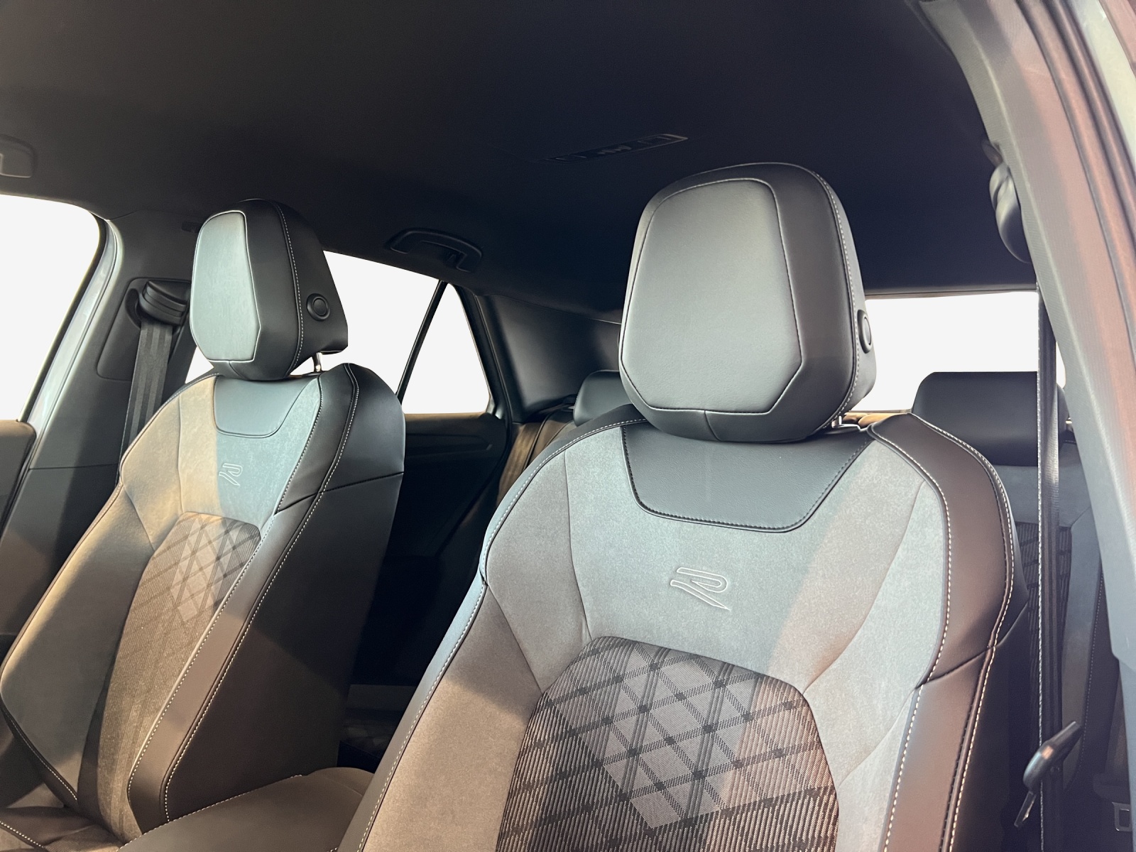 VW T-Roc 2.0 TSI R-Line DSG 4Motion-image-14