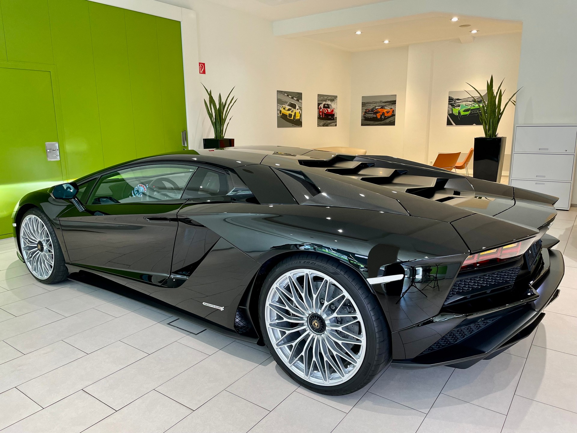 LAMBORGHINI Aventador S LP740-4 Coupé E-Gear-image-2