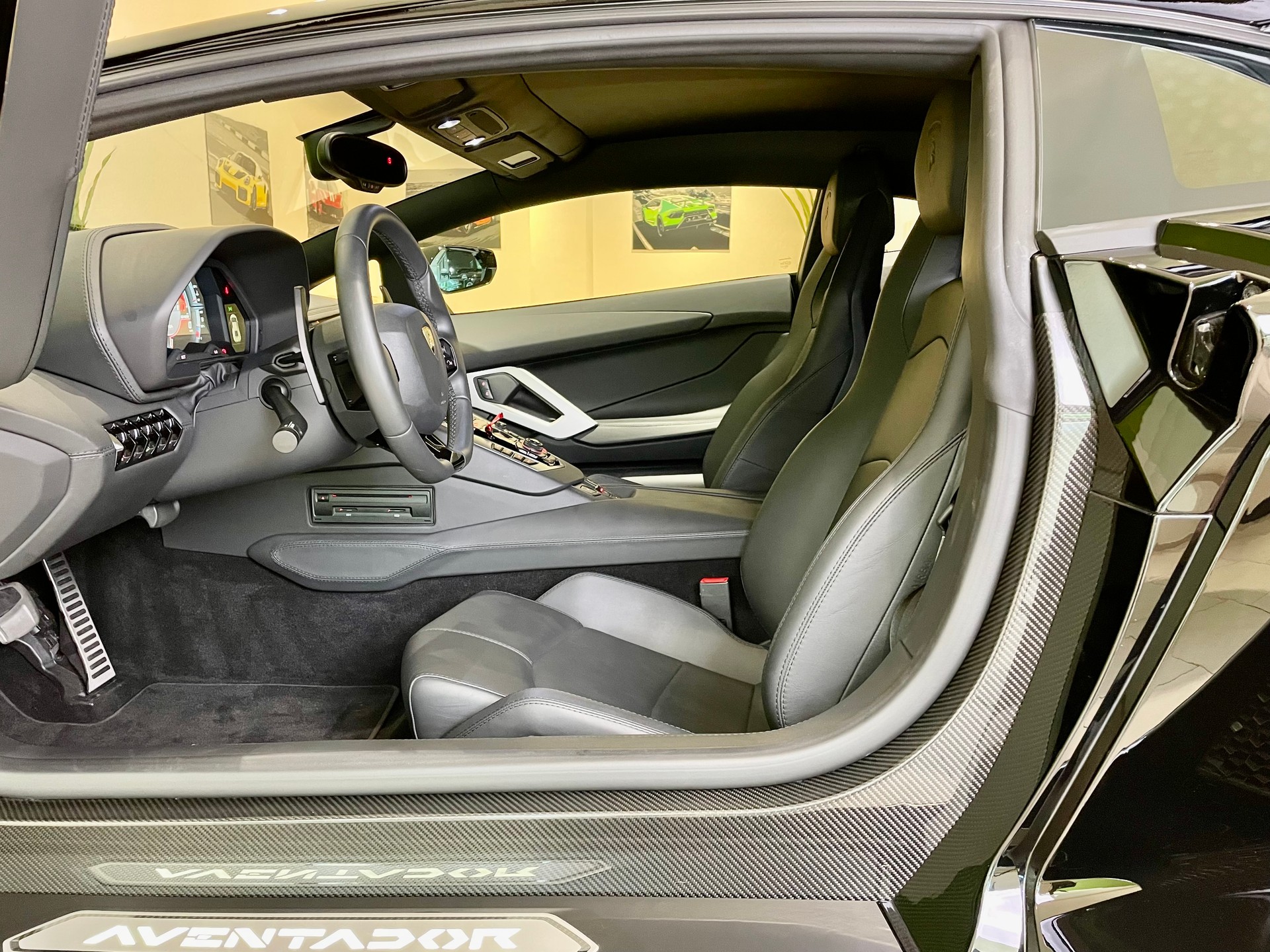 LAMBORGHINI Aventador S LP740-4 Coupé E-Gear-image-11