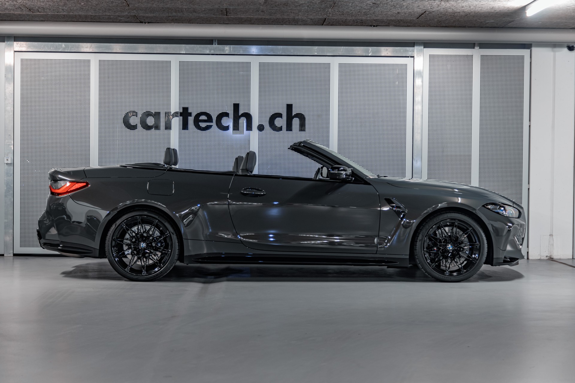 BMW M4 Cabrio Competition M xDrive-showroom-element-1