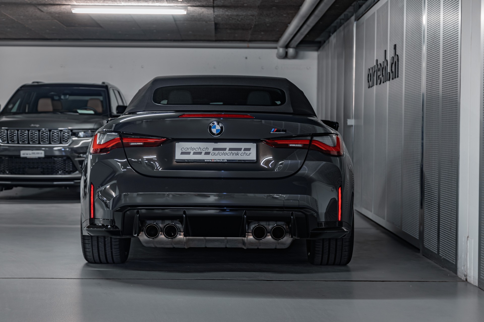 BMW M4 Cabrio Competition M xDrive-showroom-element-2