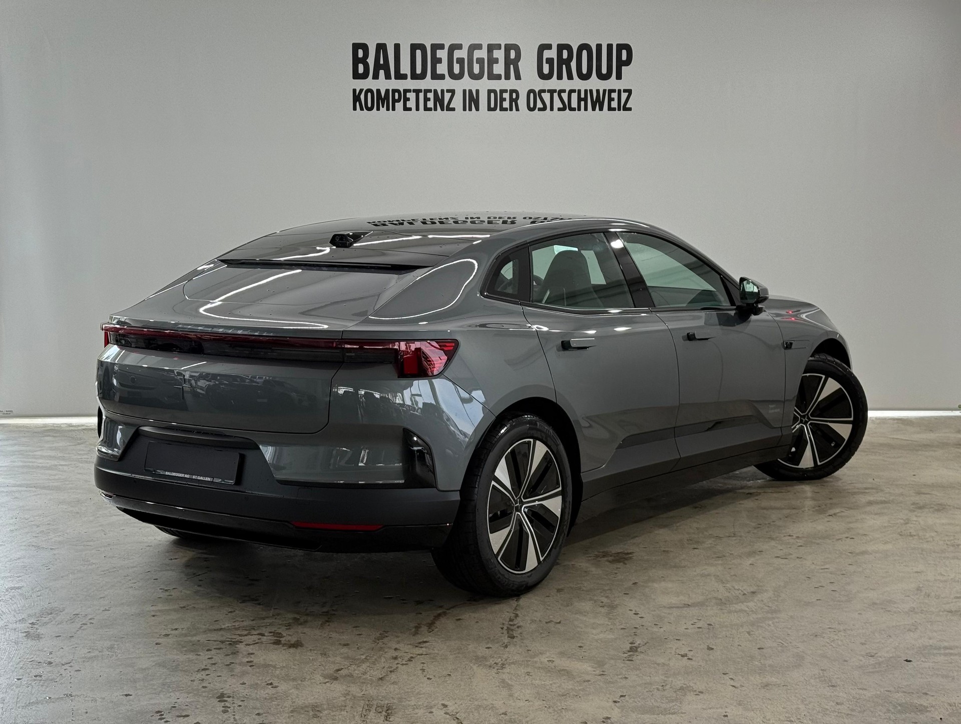 POLESTAR 4 Long Range Dual Motor-showroom-element-2