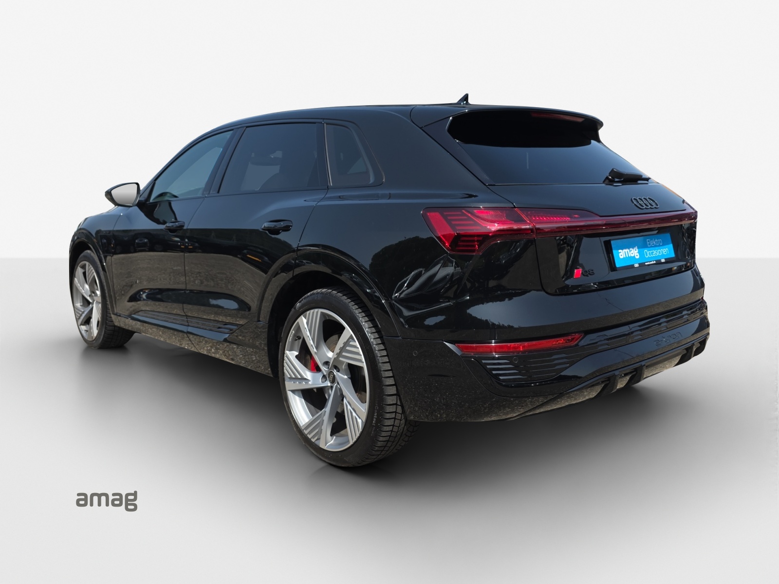 AUDI Q8 55 e-tron Black Edition quattro-showroom-element-2