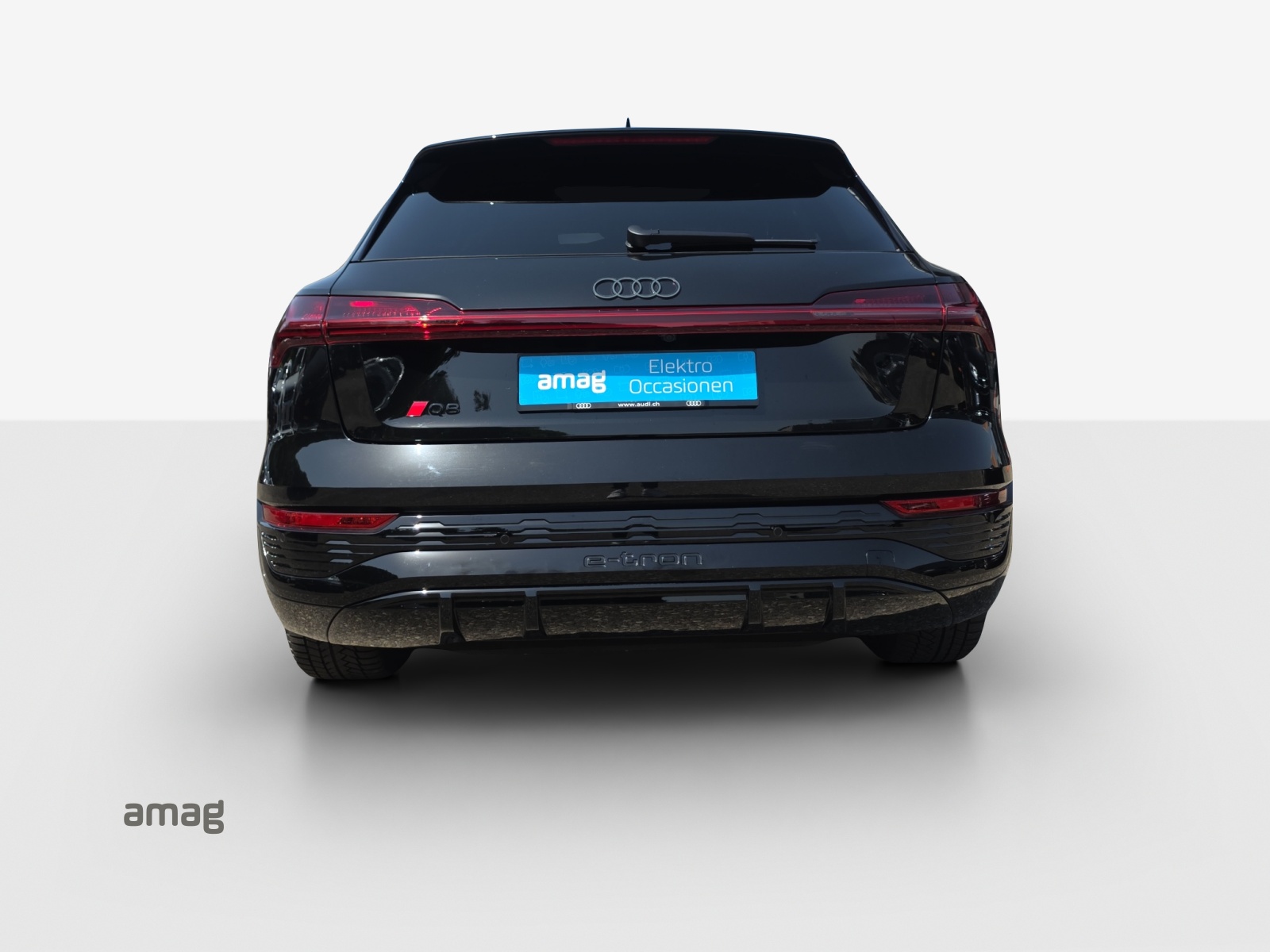 AUDI Q8 55 e-tron Black Edition quattro-showroom-element-3