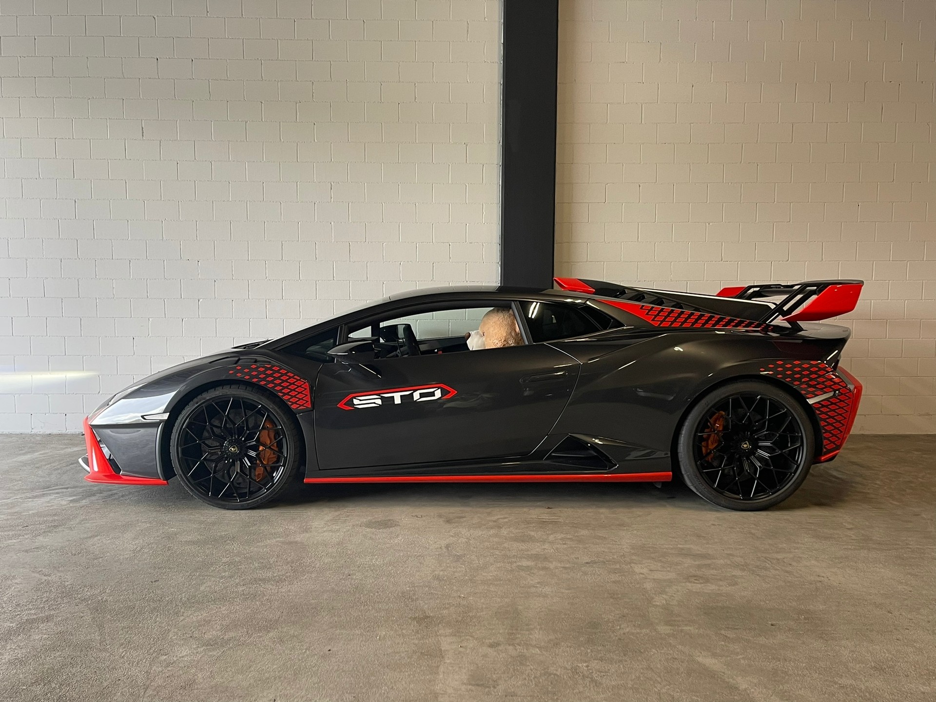 LAMBORGHINI Huracan STO Coupé DCT RWD-image-4
