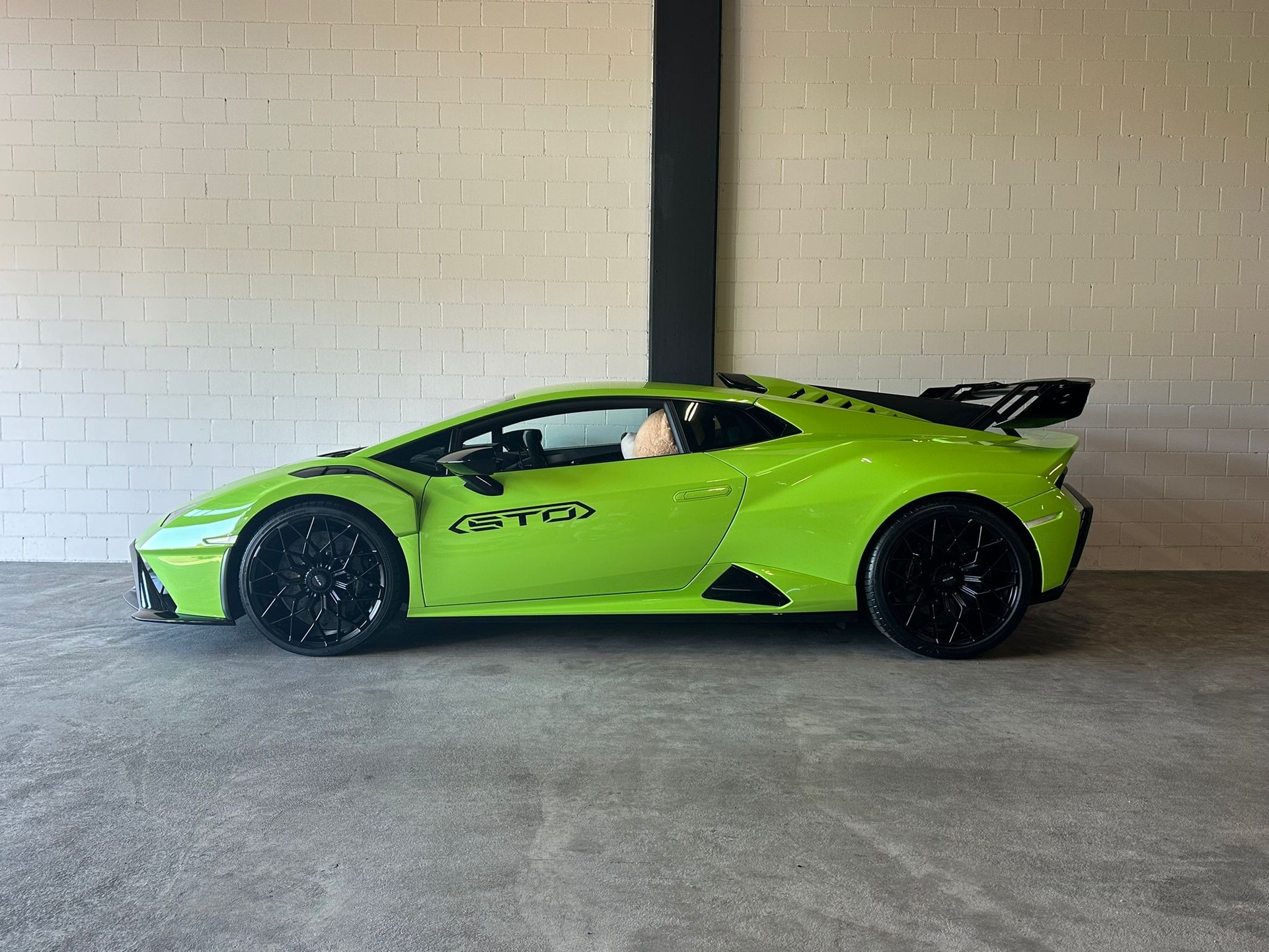 LAMBORGHINI Huracan STO Coupé DCT RWD-image-0