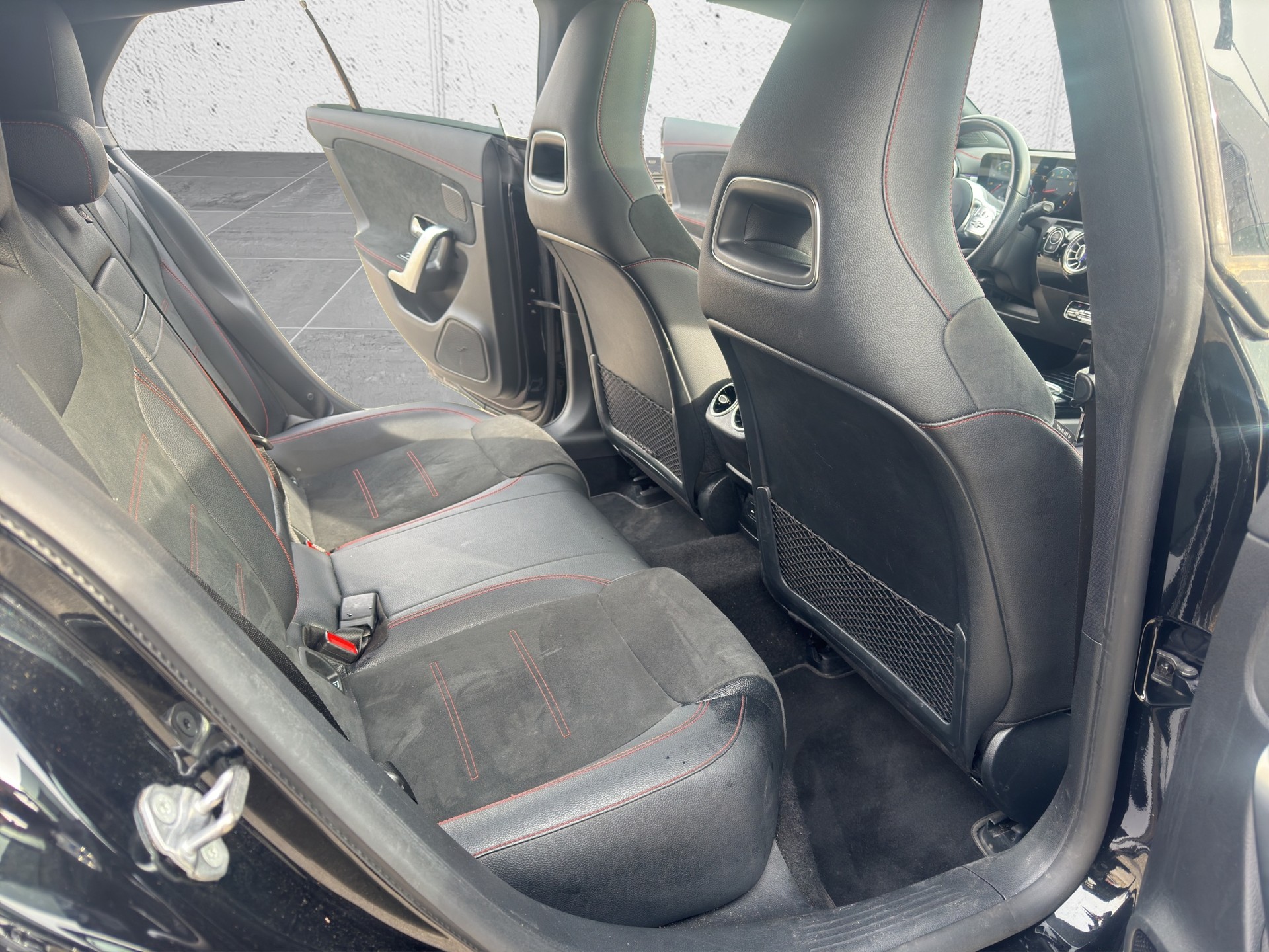 MERCEDES-BENZ CLA Shooting Brake 200 AMG Line 7G-DCT-image-2