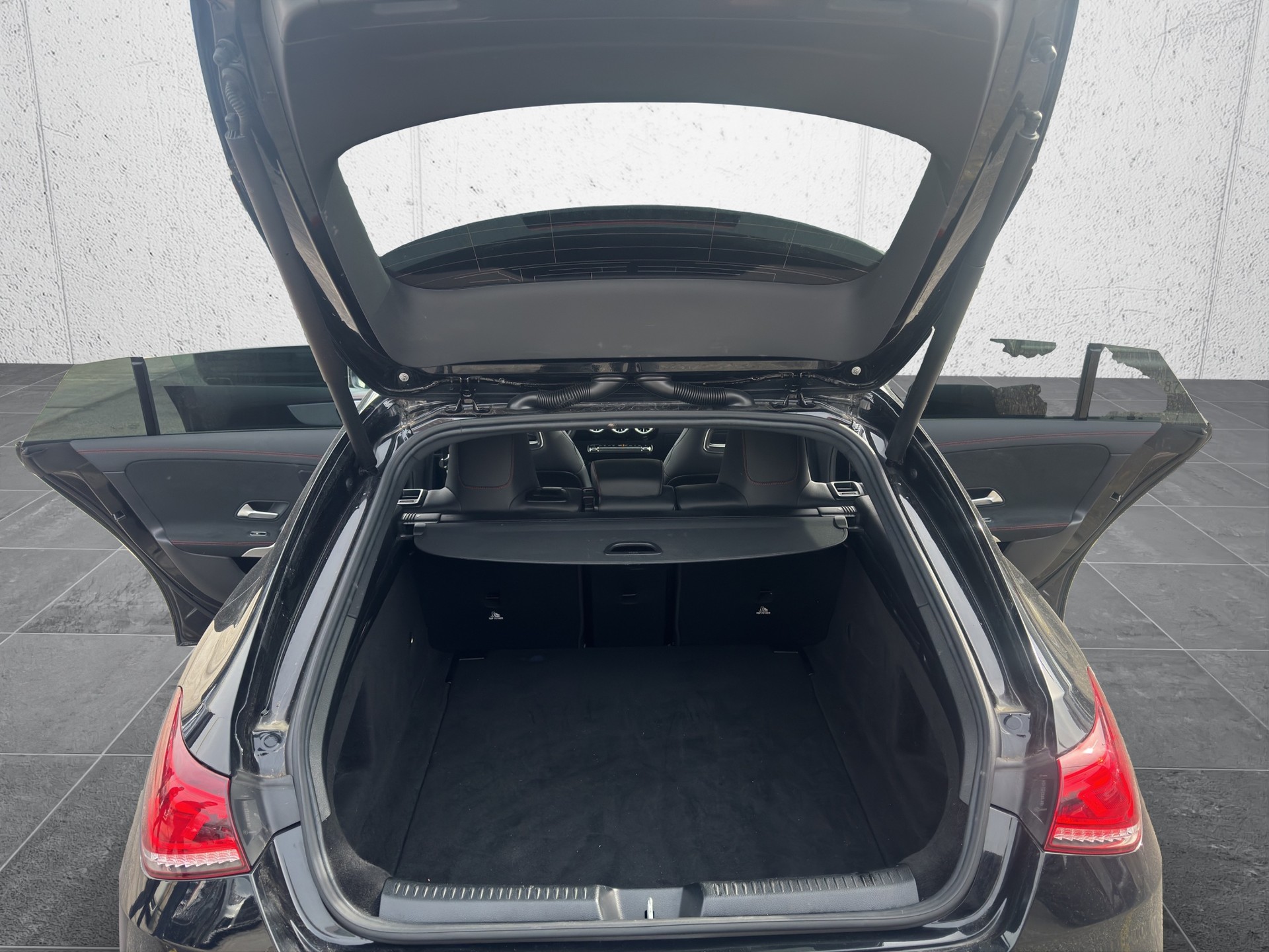 MERCEDES-BENZ CLA Shooting Brake 200 AMG Line 7G-DCT-image-6