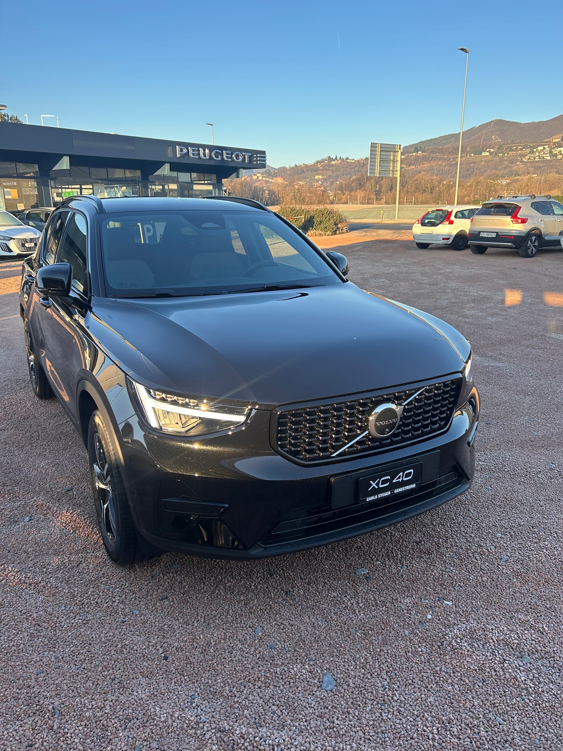 VOLVO XC40 B3 Benzin Mild Hybrid Plus Dark DCT-showroom-element-2