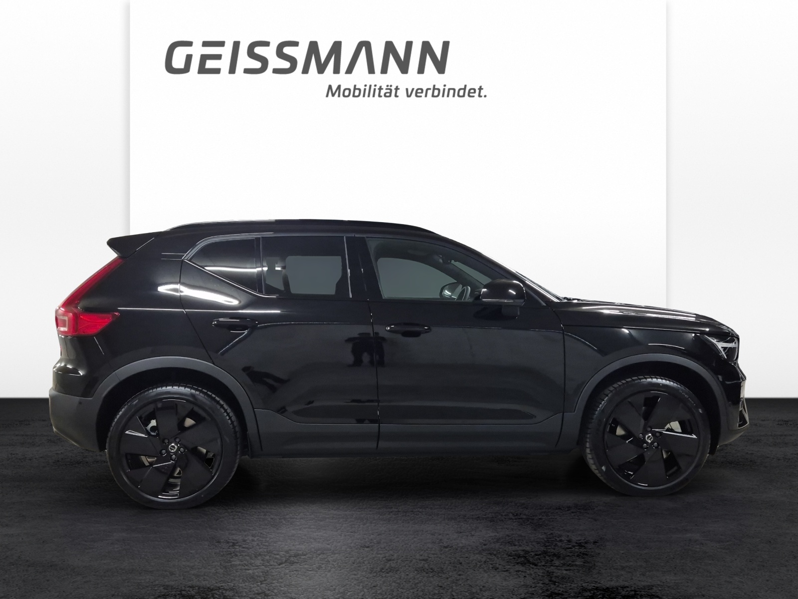 VOLVO XC40 Twin Black Edition AWD-showroom-element-3
