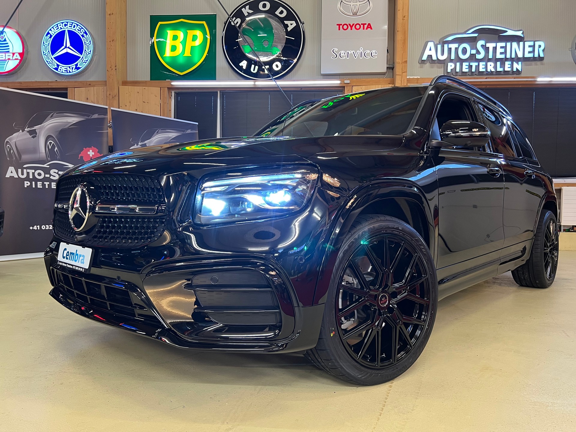 MERCEDES-BENZ "AMG BLACK LINE" GLB 220 D 4MATIC. CH WAGEN. TOP VOLLAUSSTATTUNG !! MIT AHK 2000 KG. MIT NEUEN 20" RÄDER.-showroom-element-1