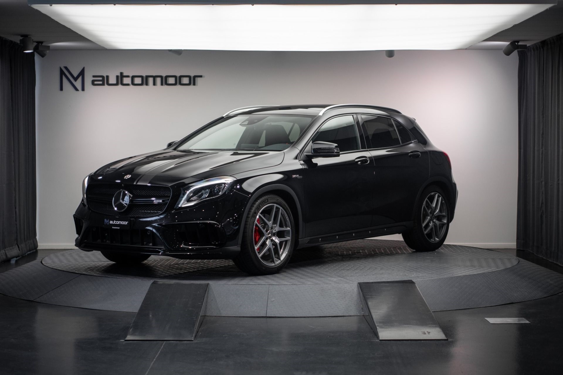MERCEDES-BENZ GLA 45 AMG AMG 4Matic 7G-DCT *CH-Fahrzeug* *Panorama* *Assistenzpaket*