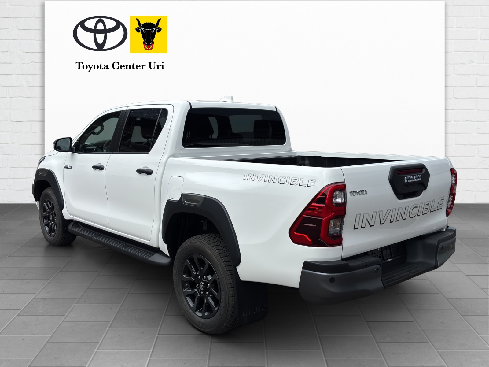 TOYOTA Hilux 2.8d MHEV Invincible Double Cab 4x4-showroom-element-2