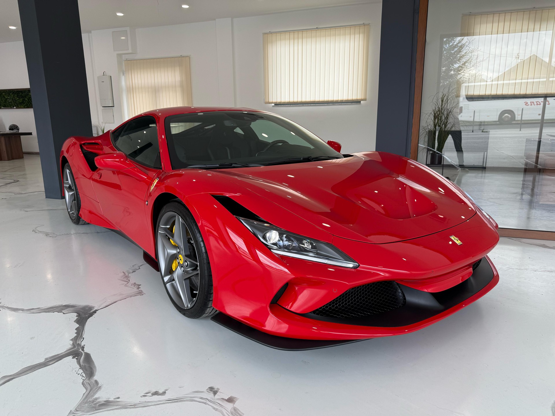 FERRARI F8 Tributo